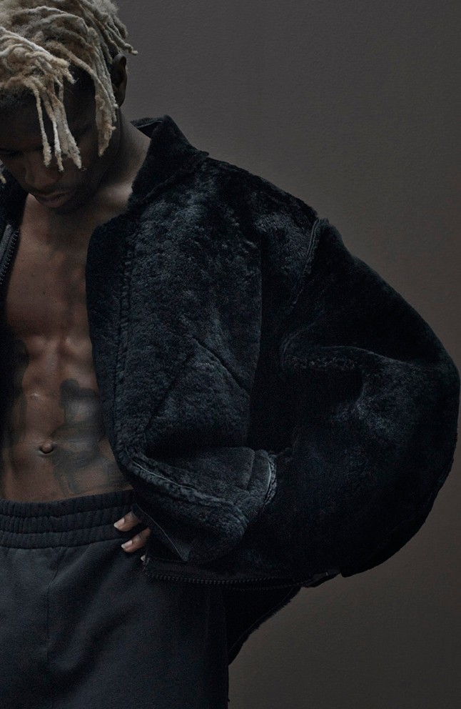 Szakadt harisnyák, szemét, fenékmutogatás és meztelenkedés Kanye West új kollekciójában