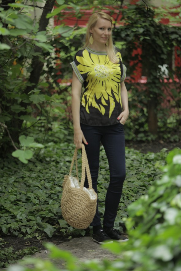 Dr. Bukna Ildikónak a felsője is rohan