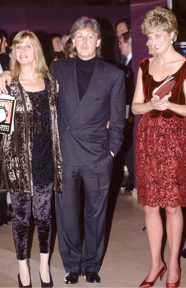 Paul McCartney és felesége Diana társaságában