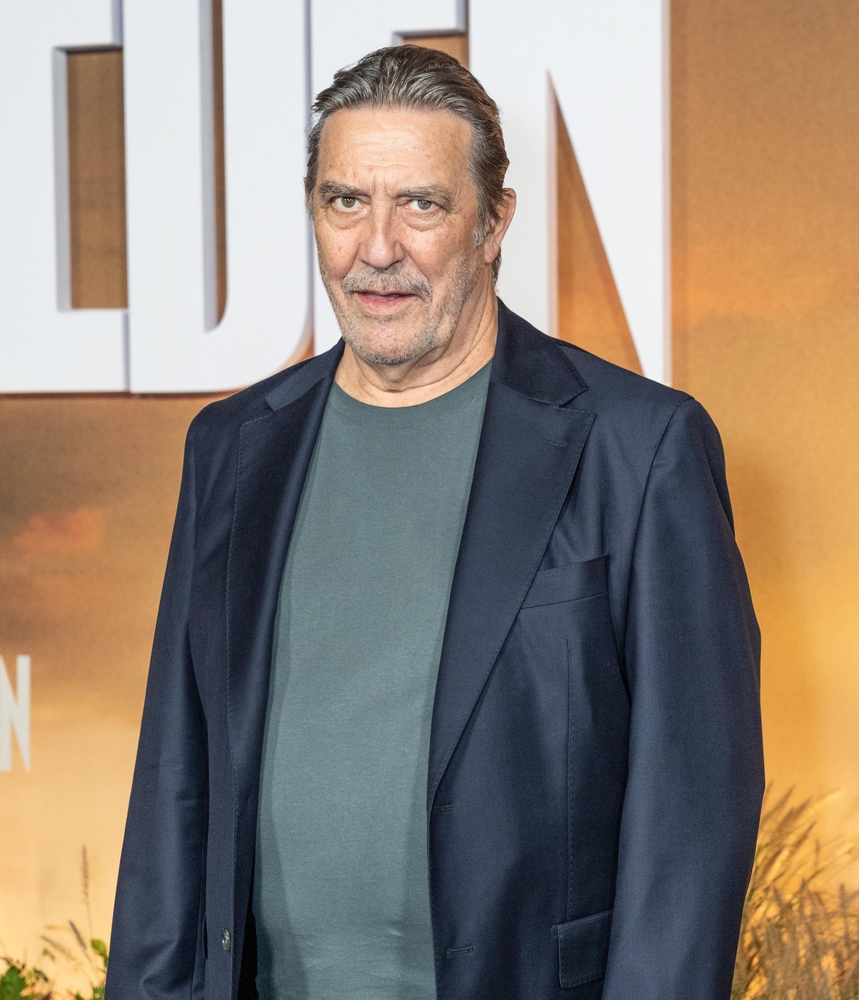Samuel Hamilton szerepében Ciarán Hinds ír színészt láthatjuk, aki 73 esztendős. 