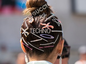 Ez az 5 egyszerű, de látványos frizura, ami idén is hódítani fog