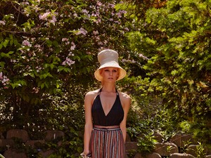 Forró nyár! Iszak Eszti is csak bikiniben bírja