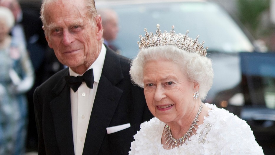 Erzsébet királynő megtört, de erős maradt Fülöp herceg halála után