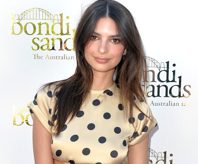 Emily Ratajkowski vörös haja ultradögös