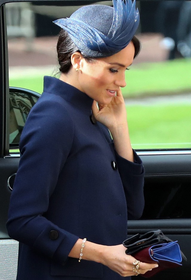 Meghan Markle szettje unalmas, de több mint 2 milliót érő ékszereivel nem spórolt