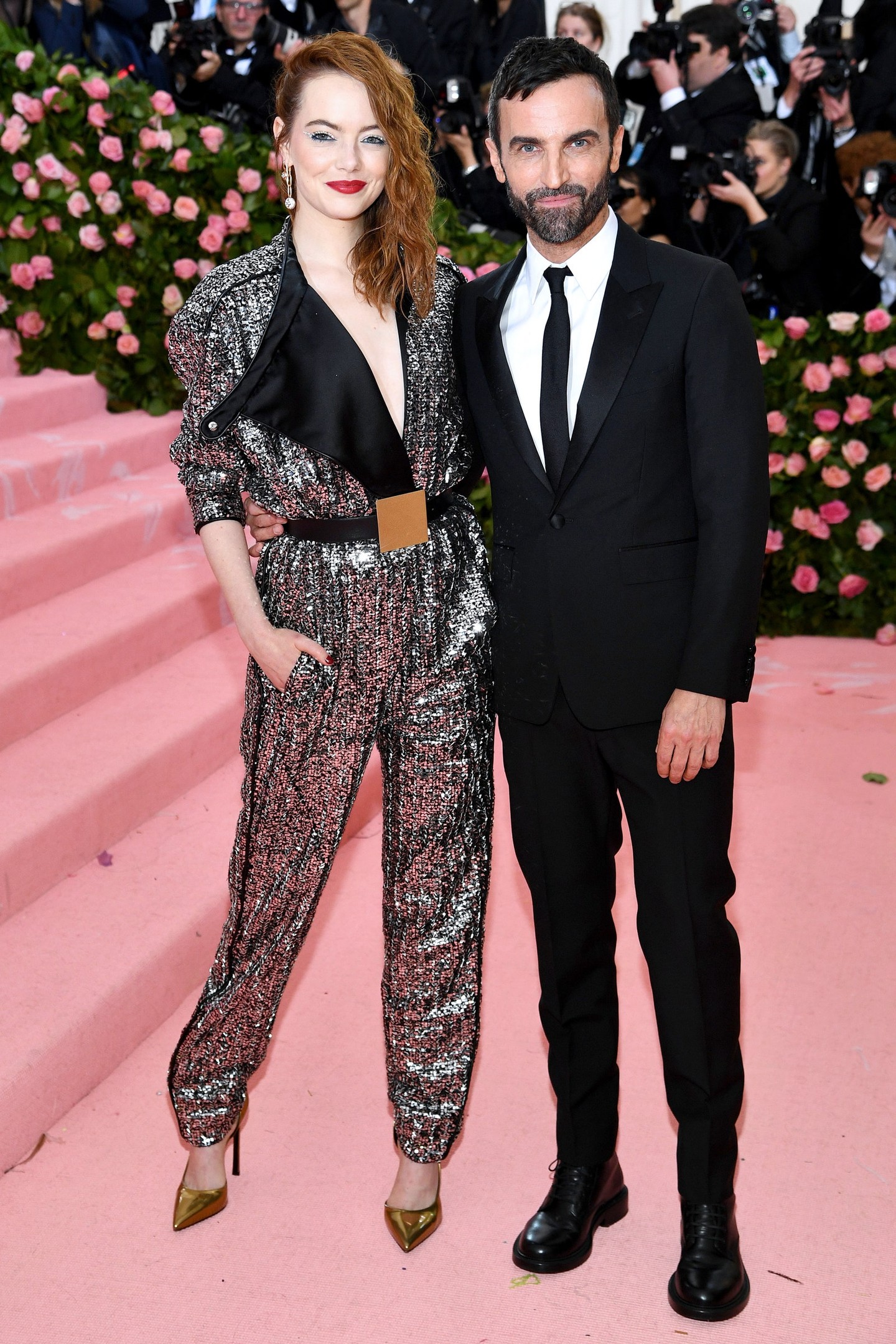 Az este két fővédnöke, Emma Stone és és a Louis Vuitton tervezője, Nicholas Ghesquiere.