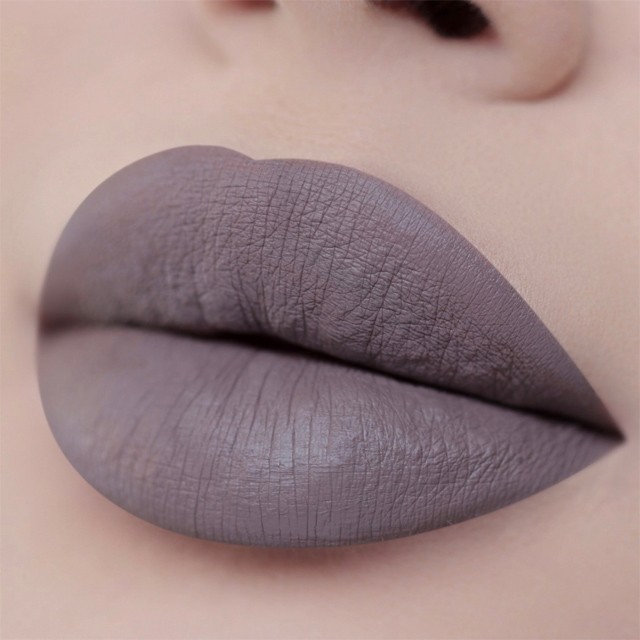 Kylie Jenner matt szájfénnyel