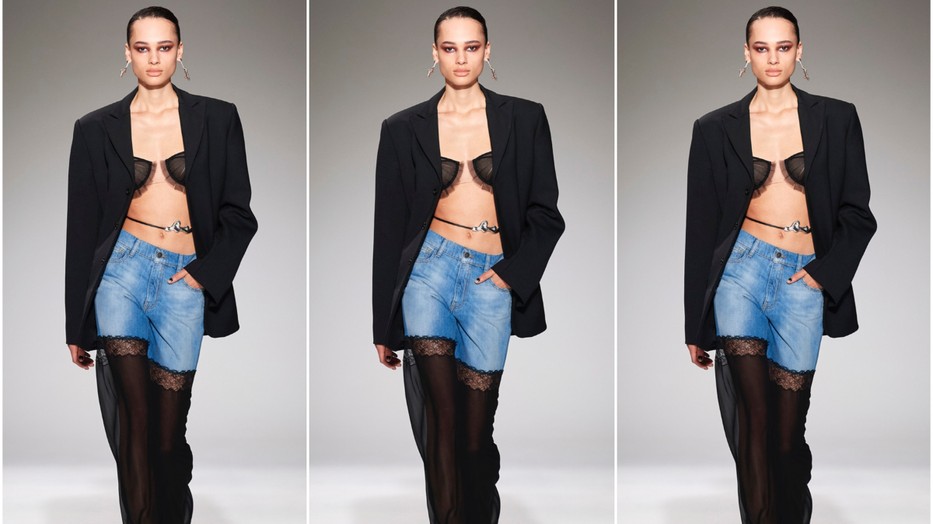 Nensi Dojaka kifutóján a fehérnemű mindig főszerepet kap