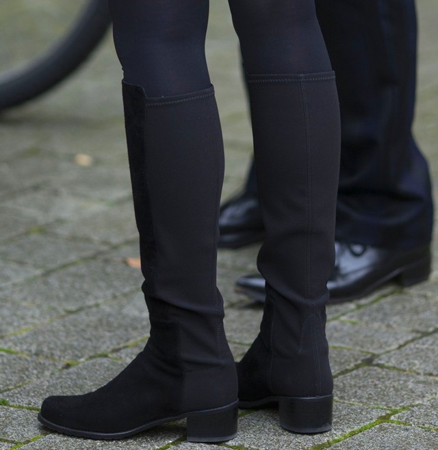 Kate Middleton láthatatlan Stuart Weitzman csizmája