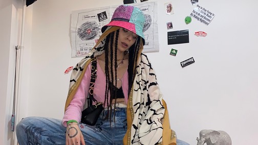 Vagány szettel indul a hétvégének Sisi