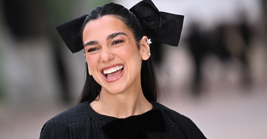 Ez a két szín a legütősebb páros a divatban, nem véletlenül Dua Lipa nagy kedvence