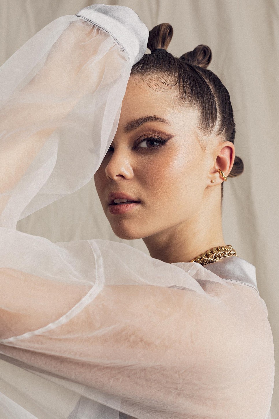 Nagy Bogi első szólólemezén az összes dalt az énekesnő dalszerzőként is jegyzi