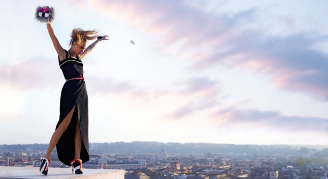 Cara Delevingne Rómában FENDI-ben