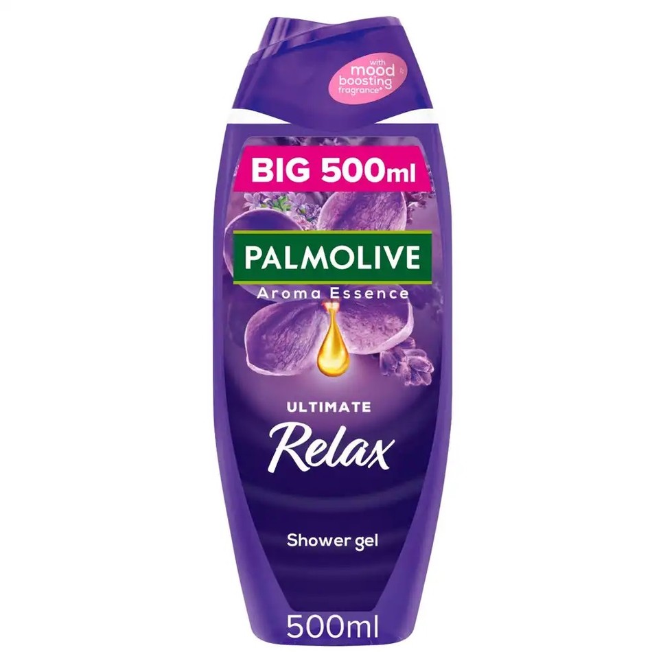 A Palmolive Relax tusfürdő kellemes, levendulás illatával segíthet ellazulni egy hosszú nap után, az illatélmény pedig hozzájárulhat a nyugodt esti rutinhoz. A Palmolive Aroma Essence Ultimate Relax tusfürdőt (500 ml) a GLAMOUR-napok ideje alatt, GLAMOUR-kupondoddal, 1310 forint helyett 1048 forintért szerezheted be a Rossmann drogériákban.