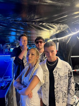 Csapatával minden egyes percét élvezték a buliknak