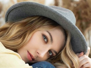 Dallos Bogi új klipje és dala nem is érkezhetett volna jobbkor