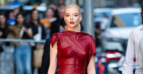 Anya Taylor-Joy pucérruhája a legvadabb álmainkat is felülmúlja