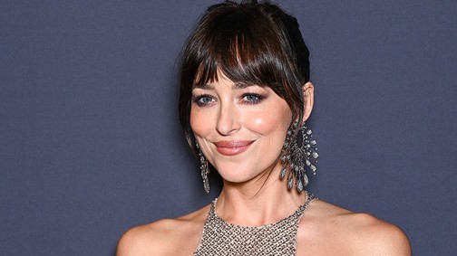 Így nézett ki Dakota Johnson fogszabályzóval és rövid hajjal, mielőtt a világ egyik legfelkapottabb színésznője lett