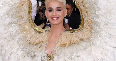 Katy Perry angyallá változott és hatalmas szárnyakkal suhant a vörös szőnyegen!