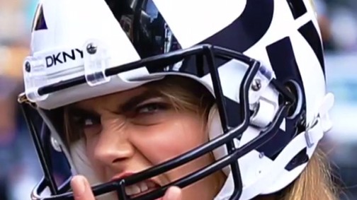 Cara Delevingne magas sarkúban focizik!