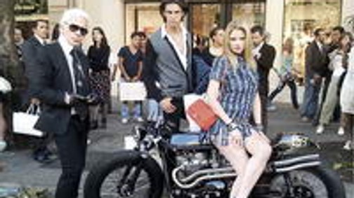 Lara Stone Chanel boltokat rabol!