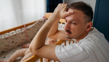 Nem csak a nőket érinti, minden tizedik apa küzd gyermekágyi depresszióval