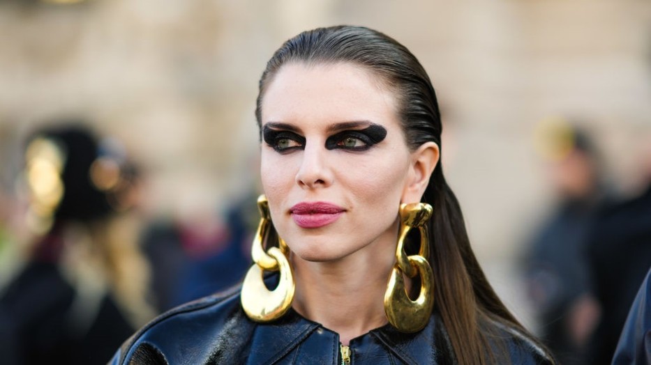 Julia Fox kedveli az extrém divatmegoldásokat