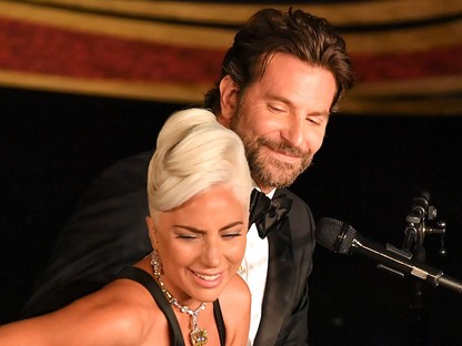 Lady Gaga és Bradley Cooper között csak úgy szikrázott a levegő a Shallow előadása közben