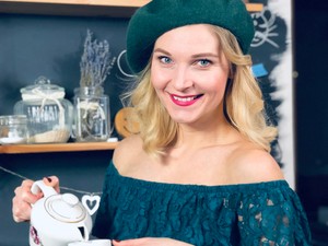 Görgényi Fruzsi sapkája annyira trendi, hogy még cicája is imádja