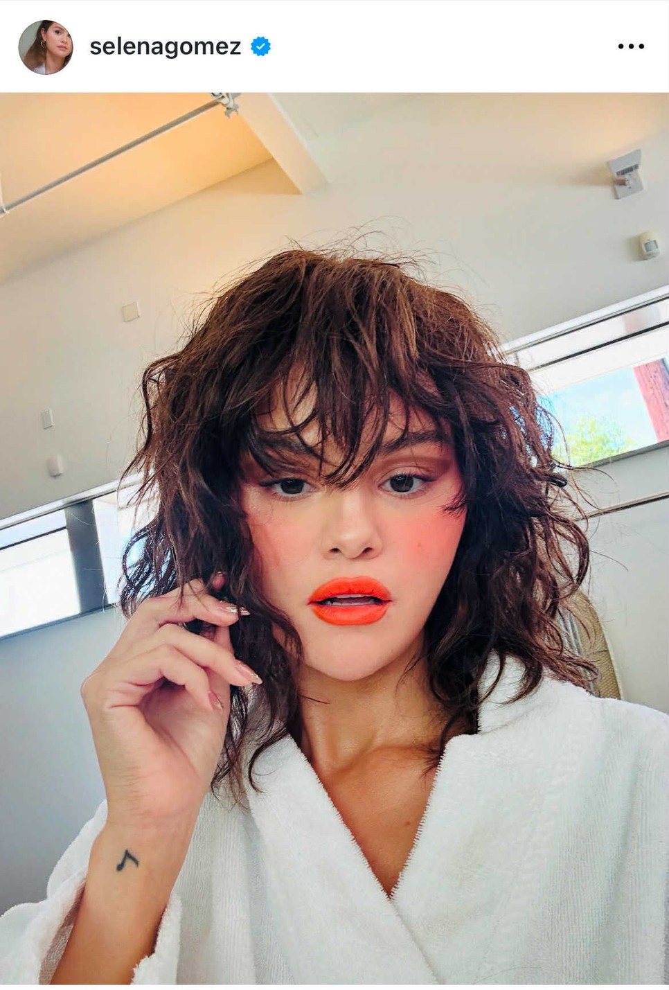 Selena Gomez frufruval mutatta meg új oldalát