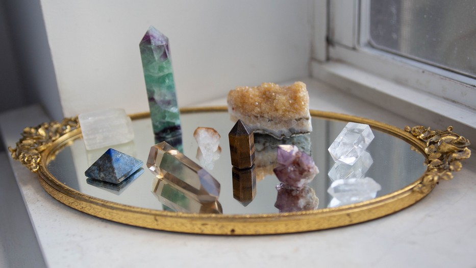 Mutatjuk, hogyan tisztítsd a kristályaidat