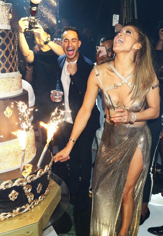 Jennifer Lopez szado-mazo ruhában ünnepelte 50. születésnapját