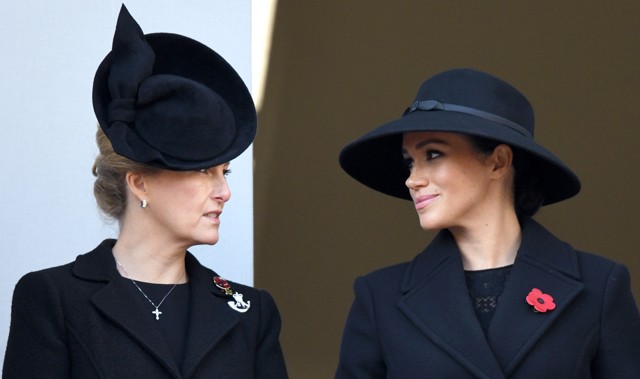 Jó ég, Meghan Markle elképesztően sikkes ebben az óriási kalapban