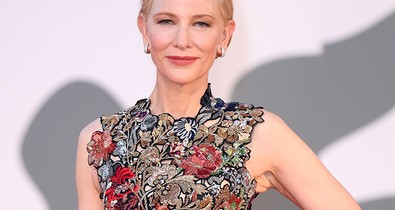 Cate Blanchett újra felvette a velencei filmfesztiválon ezt a gyönyörű Alexander McQueen darabot 2016-ból