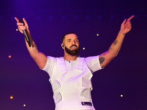 Megjelent Drake új klipje, két váratlan sztárvendég is szerepel benne