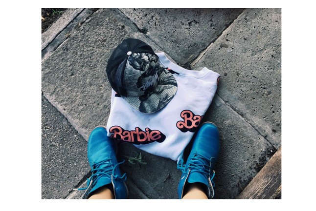 Punnany Massif klipforgatáson ma a sminkes