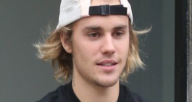 Justin Bieber megint próbál pornóbajuszt növeszteni, de nagyon bugyután fest