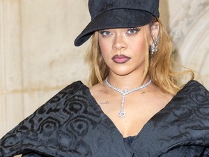 Rihanna levágatta a haját, és brutálisan jól áll neki a rövid frizura