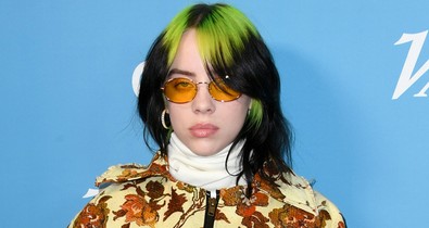 Billie Eilish új frizurájából eltűnt a neon csík, és elképesztően jó a haja most