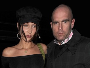 Bella Hadid az utcán villant, de kit érdekel, ha a legendás testőre olyat tesz, mint még soha