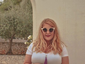 Kozma Rita megmutatja, hogy plus size nőknek igenis jól állnak a mintás darabok