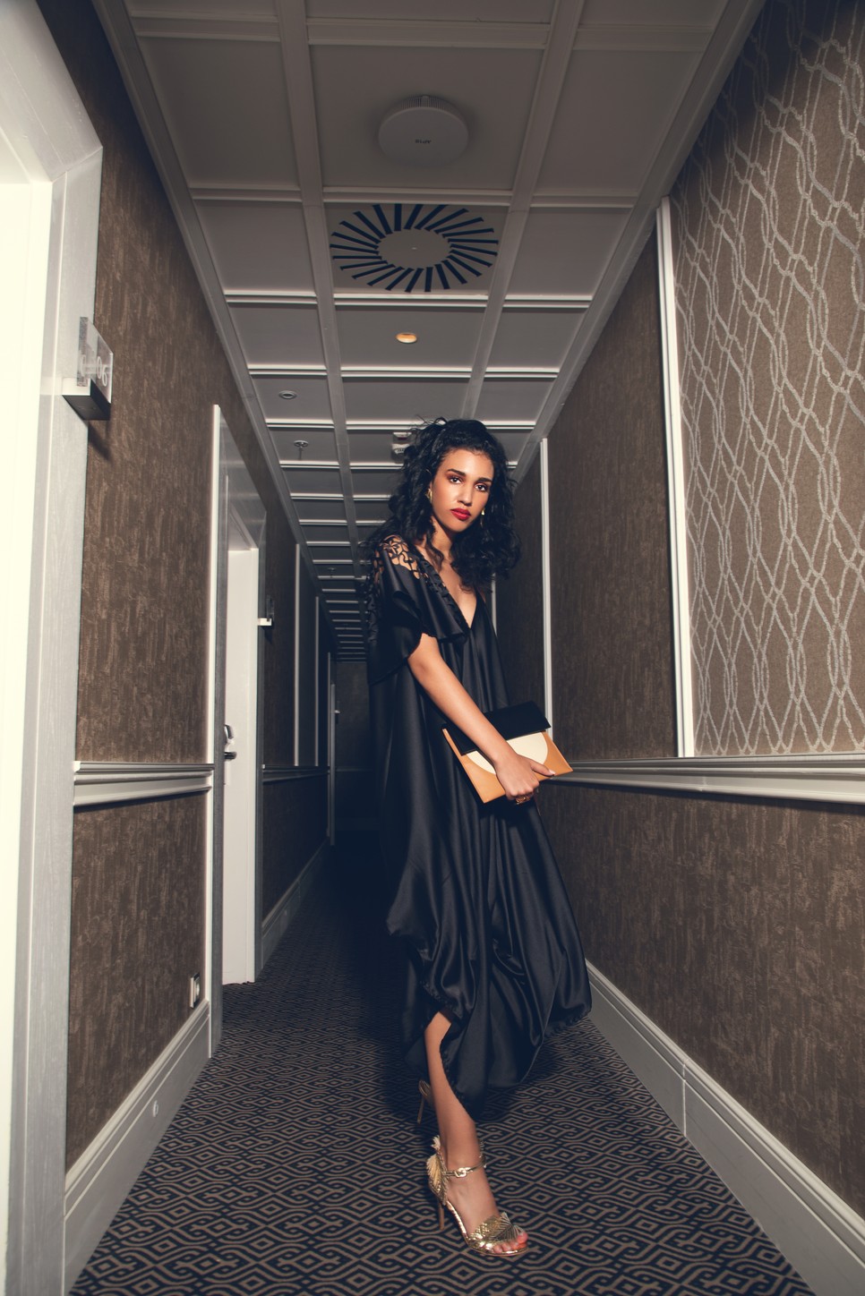 Exkluzív divatanyag a 80-as évek stílusára hangolva