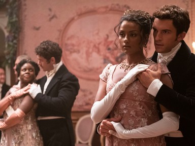 Tombol a Bridgerton-láz: de miért imádjuk annyira a kiszámítható, slow burn típusú sorozatokat?