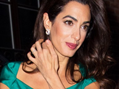Amal Clooney minden negyvenes nőt lekörözött ezzel a ruhával