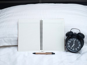 Vezess alvásnaplót és megszűnnek az álmatlan éjszakáid