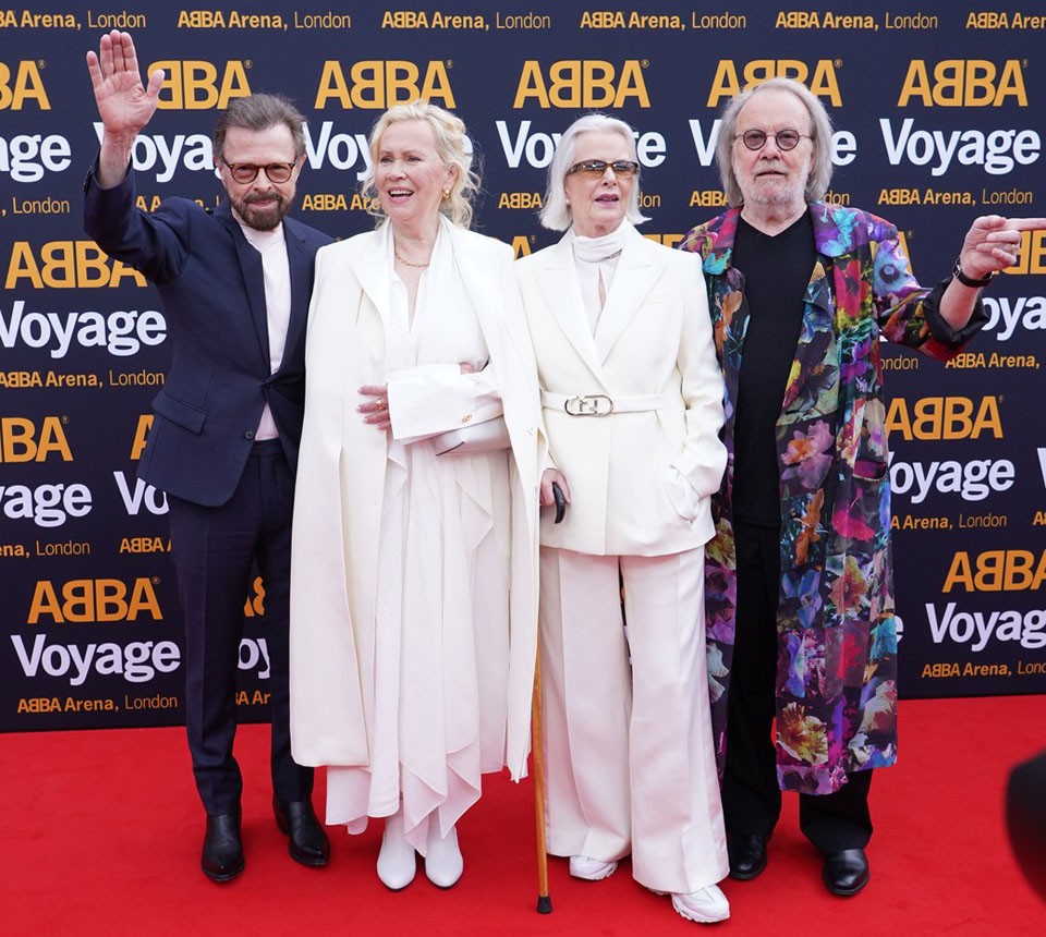  Az Abba a színpadra, csak hologramként tért vissza, de a koncertet ők is élőben izgulták végig