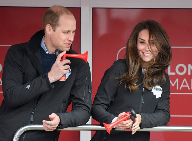 Vilmos és Kate Middleton viccelődnek