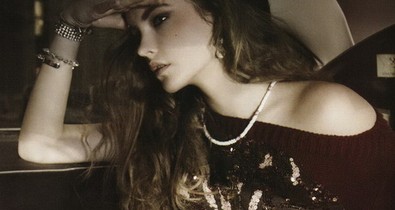 Palvin Barbara retró ragyogása a Vogue-ban