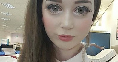 Ilyen az élő Barbie baba élete csupa rózsaszínben