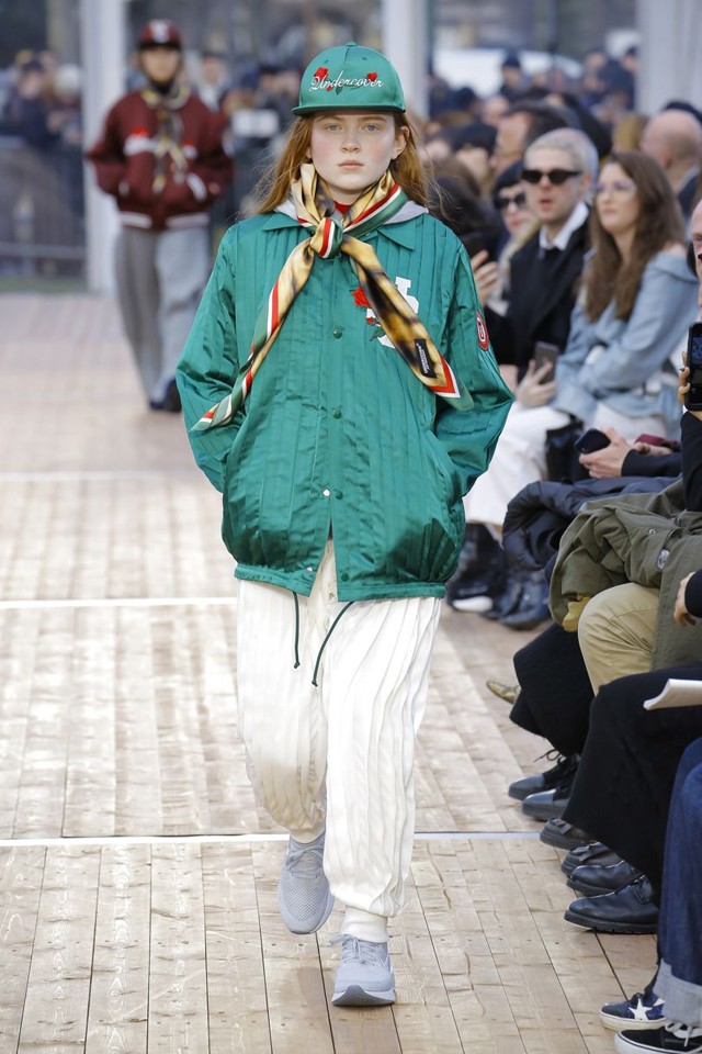 A Stranger Things 2 sztárja már a párizsi divathéten is debütált